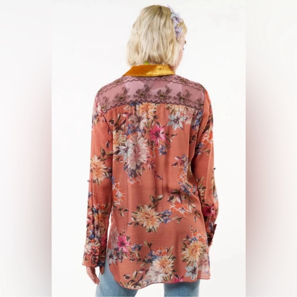Floral Women's Top with Yellow Collar - Picture 2 of 3